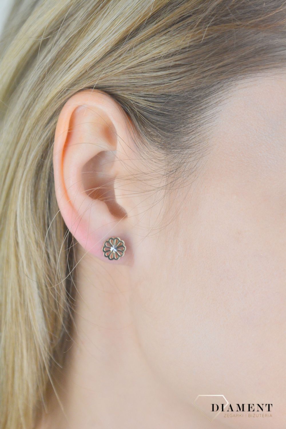 Złote kolczyki damskie 375 okrągłe kwiatki wkrętki KL 5703 375.jpg